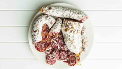 Dürfen Hunde Salami essen?